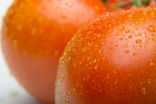 Zbliżenie Świeżego Pomidorów Świeżo Pobrane Ogrodu Przygotowane Spożycia Surowego Sałatce — Zdjęcie stockowe