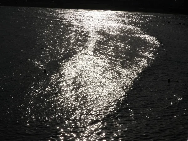 Geweldige Reflectie Van Zonsondergang Nacht Middellandse Zee Achtergrondverlichting Met Groot — Stockfoto