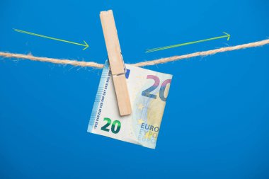 Euro banknotları, Avrupa ekonomik topluluğunun parası. Para işin meyvesi, yatırımın yararları, şirketin zararları veya karları, bankanın kârı. Para günümüz toplumunda yaşam için gereklidir.