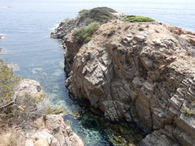 Akdeniz'in littoral Katalonya bölgesinin kuzeyinde Costa Brava küçük veya güzel koy