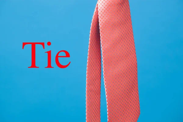 Krawatte Mit Klassischem Knoten Einem Seil Aufgehängt Und Hölzernen Wäscheklammern — Stockfoto