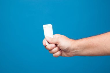 Euro nakit ödeme, iyi bir satın alma yapmak için. Euro faturaları ve paraları ile ödeme.