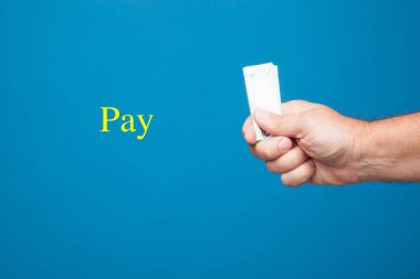 Euro nakit ödeme, iyi bir satın alma yapmak için. Euro faturaları ve paraları ile ödeme.