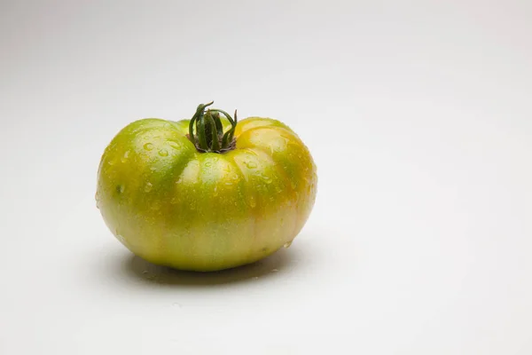 토마토 소비자 시장에 가져가기 정원에서 가져온 냉장고에서 조금씩 수있는 완벽한 — 스톡 사진