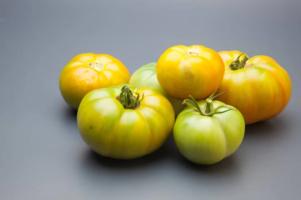 Tomates Verdes Recém Trazidos Horta Para Serem Levados Consumidor Final — Fotografia de Stock