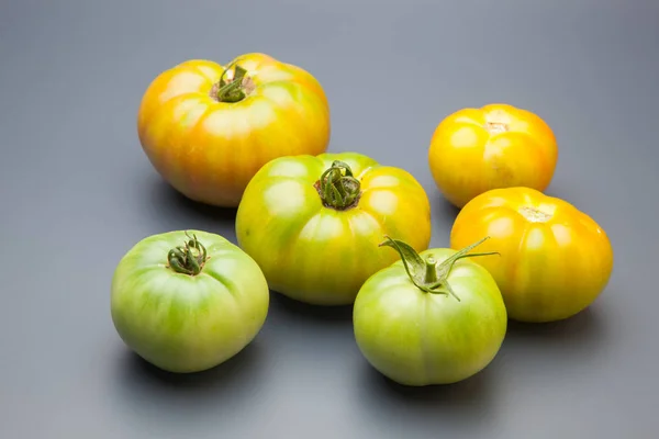 Tomate Verde Tomate Vermelho Processo Maturação Tomates São Colhidos Verdes — Fotografia de Stock