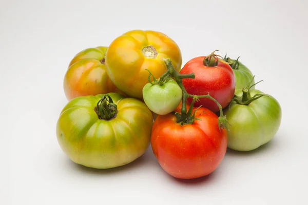 Pomidory Czerwone Zielone Organiczne Przybył Ogrodu Rynek Produkt Zbliżeniowy Kilometra — Zdjęcie stockowe