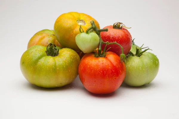 Pomidory Czerwone Zielone Organiczne Przybył Ogrodu Rynek Produkt Zbliżeniowy Kilometra — Zdjęcie stockowe