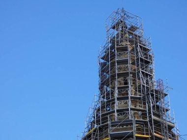 Santo Domingo de la Calzada, İspanya'nın La Rioja bölgesinde yer alan bir şehirdir. Camino de Santiago yapmak hacıların geçiş Köyü. Katedral ve çeşitli kiliselerin yanı sıra iki turistik pansiyonlar ile Anıtsal şehir.