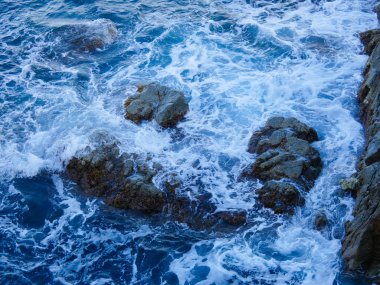 Costa Brava, Girona, İspanya, Akdeniz kıyıları, plajlar ve kayalıklar, engebeli manzara, güzel çok güzel dolu