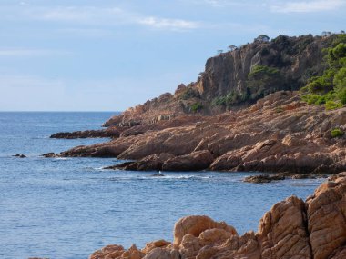 Costa Brava, Girona, İspanya, Akdeniz kıyıları, plajlar ve kayalıklar, engebeli manzara, güzel çok güzel dolu
