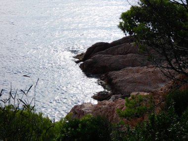 Costa Brava, Girona, İspanya, Akdeniz kıyıları, plajlar ve kayalıklar, engebeli manzara, güzel çok güzel dolu
