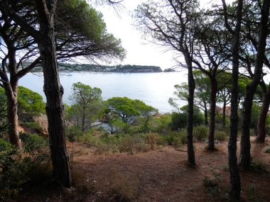 Costa Brava, Girona, İspanya, Akdeniz kıyıları, plajlar ve kayalıklar, engebeli manzara, güzel çok güzel dolu