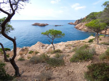 Costa Brava, Girona, İspanya, Akdeniz kıyıları, plajlar ve kayalıklar, engebeli manzara, güzel çok güzel dolu