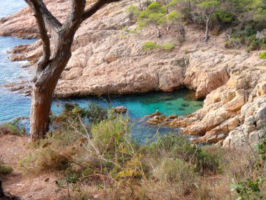 Costa Brava, Girona, İspanya, Akdeniz kıyıları, plajlar ve kayalıklar, engebeli manzara, güzel çok güzel dolu