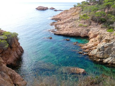 Costa Brava, Girona, İspanya, Akdeniz kıyıları, plajlar ve kayalıklar, engebeli manzara, güzel çok güzel dolu