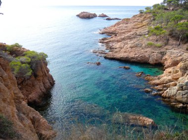 Costa Brava, Girona, İspanya, Akdeniz kıyıları, plajlar ve kayalıklar, engebeli manzara, güzel çok güzel dolu