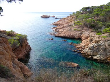 Costa Brava, Girona, İspanya, Akdeniz kıyıları, plajlar ve kayalıklar, engebeli manzara, güzel çok güzel dolu