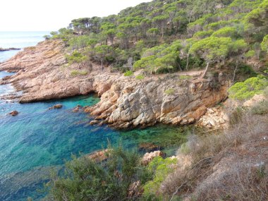 Costa Brava, Girona, İspanya, Akdeniz kıyıları, plajlar ve kayalıklar, engebeli manzara, güzel çok güzel dolu