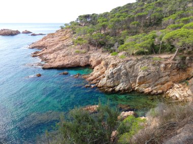 Costa Brava, Girona, İspanya, Akdeniz kıyıları, plajlar ve kayalıklar, engebeli manzara, güzel çok güzel dolu
