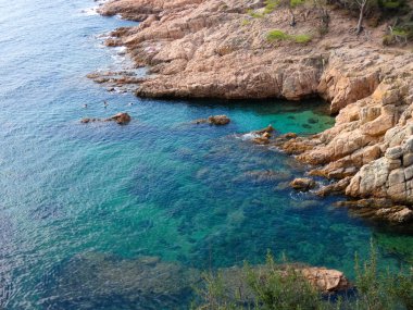 Costa Brava, Girona, İspanya, Akdeniz kıyıları, plajlar ve kayalıklar, engebeli manzara, güzel çok güzel dolu