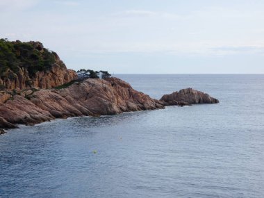 Costa Brava, Girona, İspanya, Akdeniz kıyıları, plajlar ve kayalıklar, engebeli manzara, güzel çok güzel dolu