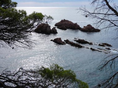 Costa Brava, Girona, İspanya, Akdeniz kıyıları, plajlar ve kayalıklar, engebeli manzara, güzel çok güzel dolu
