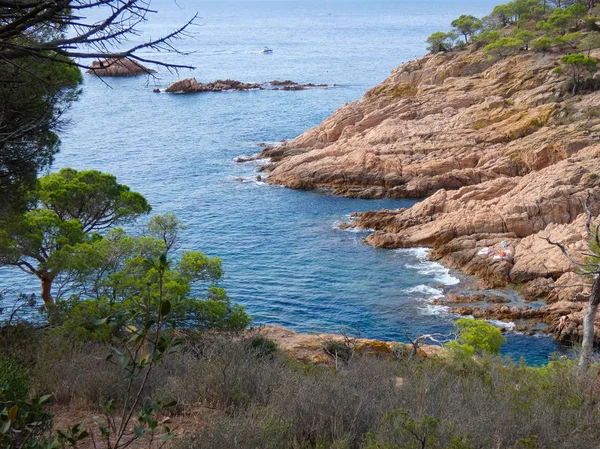 Costa Brava, Girona, İspanya, Akdeniz kıyıları, plajlar ve kayalıklar, engebeli manzara, güzel çok güzel dolu