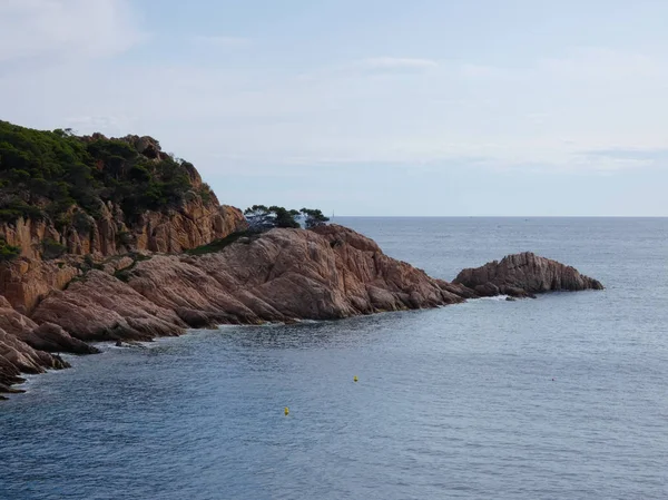 Costa Brava Girona Spanya Akdeniz Kıyıları Plajlar Kayalıklar Engebeli Manzara — Stok fotoğraf