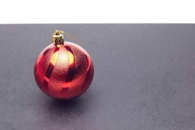 Noel dekorasyonu için Noel topları, Noel tatili sembolü.