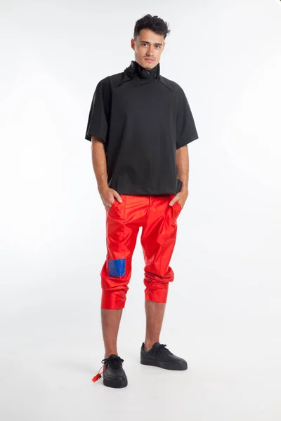 Schöner Sexy Junger Kerl Mit Futuristischer Moderner Kleidung Urbane Designerkleidung — Stockfoto