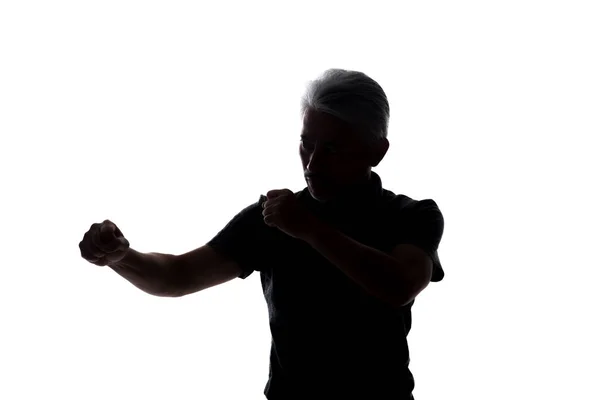 Mann Macht Martial Arts Gesten Trainiert Karate Positionen Schatten Und — Stockfoto