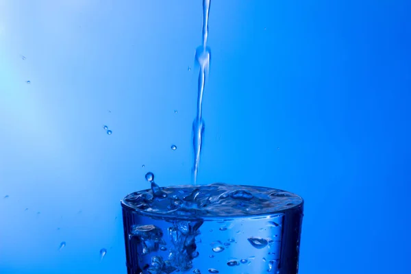 Klares Trinkwasser Fällt Ein Klares Glas Gesundes Gesundes Frisches Wasser — Stockfoto