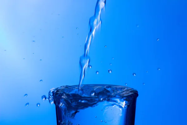 Klares Trinkwasser Fällt Ein Klares Glas Gesundes Gesundes Frisches Wasser — Stockfoto