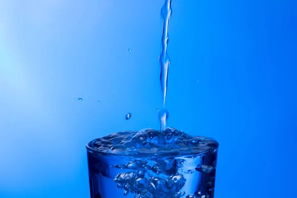 Klares Trinkwasser Fällt Ein Klares Glas Gesundes Gesundes Frisches Wasser — Stockfoto