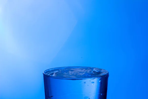 Klares Trinkwasser Fällt Ein Klares Glas Gesundes Gesundes Frisches Wasser — Stockfoto