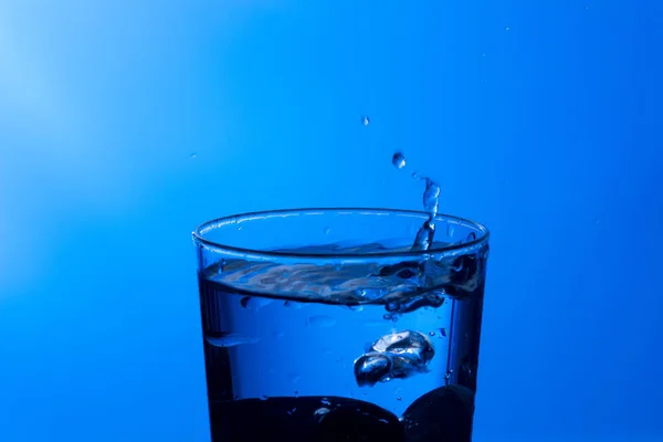 Klares Trinkwasser Fällt Ein Klares Glas Gesundes Gesundes Frisches Wasser — Stockfoto