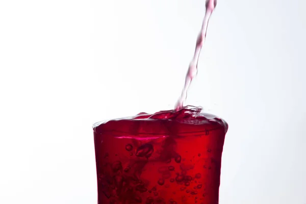 Helder Drinkwater Valt Een Helder Glas Gezond Gezond Zoet Water — Stockfoto