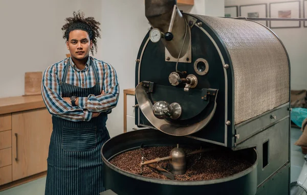 Entrepreneur in his modern well-kept coffee roastery — Stock Photo, Image