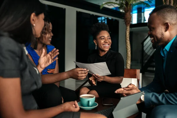 Toda Reunião Negócios Casual Africana Momento Feliz Real Sincero Entre — Fotografia de Stock