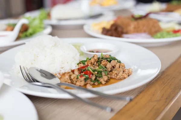 Kruidig Varkensvlees Met Chili Gebakken Thaise Stijl Met Rijst Witte — Stockfoto