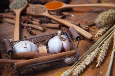 Baharatlı çeşni, Bitkisel aroma kuru gıda ahşap kesici kuru tohumlar ve mutfak madde için renkli toz ile Asya pişirme için