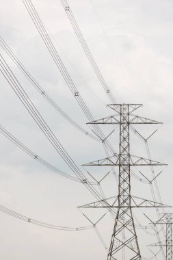 Elektrik hattı direk enerji ve iletişim için