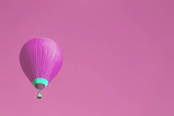 Globo Colorido Aire Caliente Globo Fuego Cielo Azul Durante Día —  Fotos de Stock