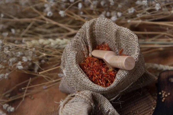 Baharatlı çeşni, Bitkisel aroma kuru gıda ahşap kesici kuru tohumlar ve mutfak madde için renkli toz ile Asya pişirme için