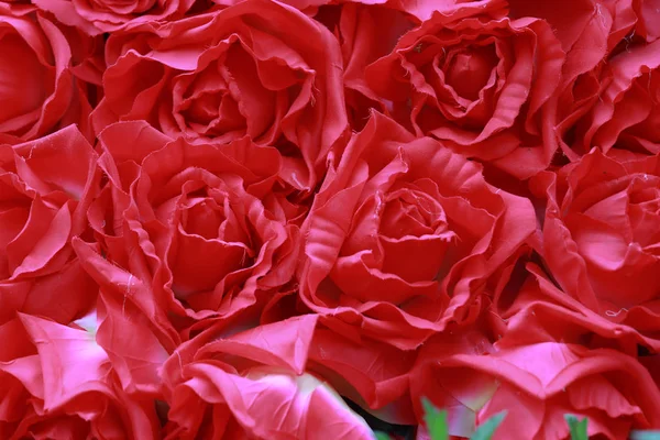 红玫瑰为爱作为情人节 红花全屏 作为庆祝概念的背景或背景 — 图库照片