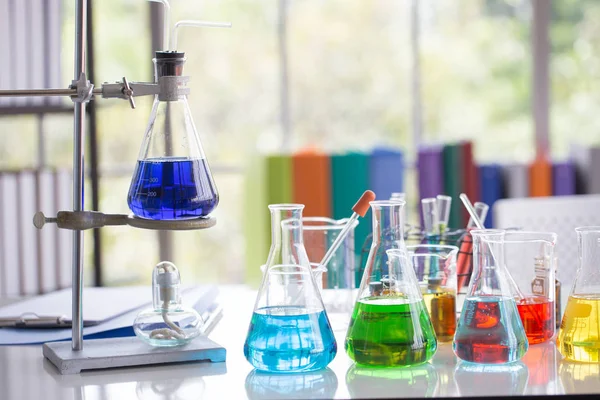 Kémiai Csövek Meghatározott Fejlesztési Gyógyszerészeti Laboratóriumi — Stock Fotó