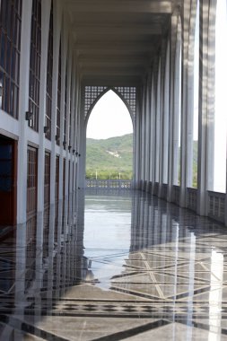 İslam Camii, Müslüman tapınağı. Eski ve güzel mimariyle seyahat eden ünlü geleneksel dinin merkezi. 