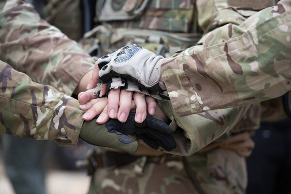 Вторая мировая война, более тревожная сцена Антанты, союзников и Оси. Сцена и оружие во Второй мировой войне. Солдат рука об руку, как сила и мир