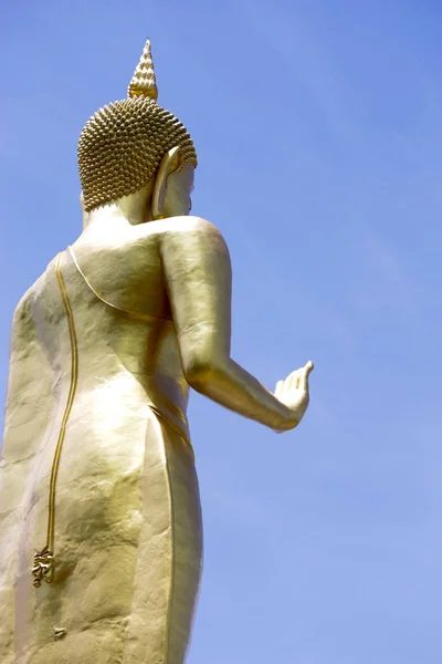 Zlatý Buddha Stojí Jednou Rukou Jako Buddhistický Respekt Buddhismu Asijské — Stock fotografie